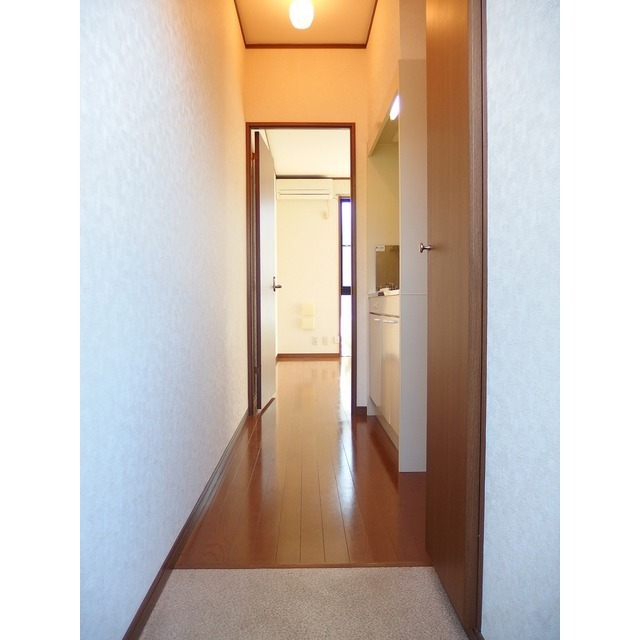 アンプルール ブワ スーブニール105号室 玄関