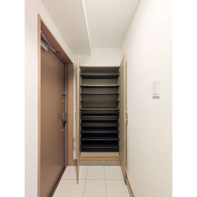 ルクレ板橋0603号室 靴箱