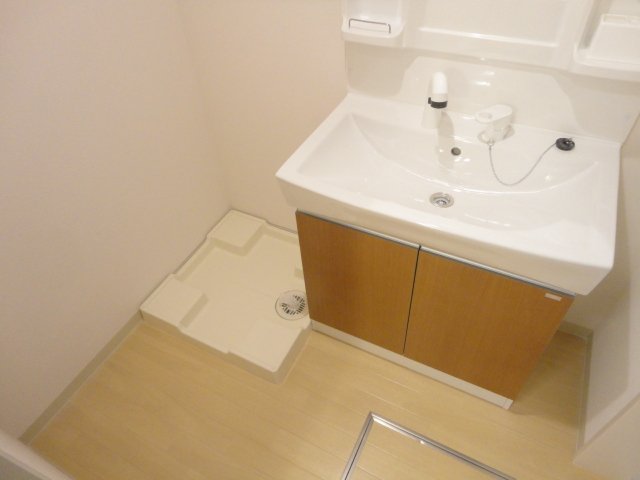 ＢＥＬＬ　ＧＲＡＣＥ（ベル　グラース）103号室 室内洗濯機置場・洗面台