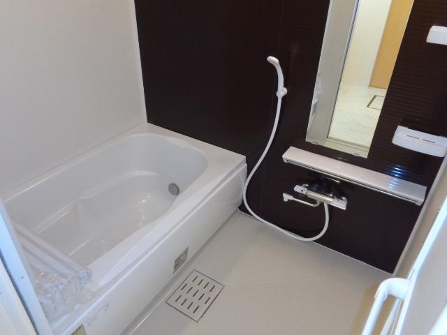 ヴェルジェ　コリーヌ（Ｖｅｒｇｅｒ　Ｃｏｌｌｉｎｅ） バス