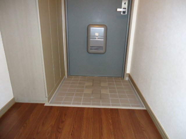 グランドール205号室 玄関