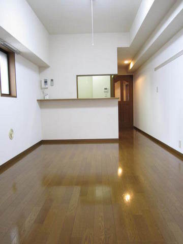 ベスト伊勢佐木長者町4階 ゆったりした洋室です