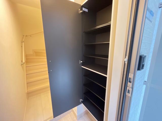 メゾン・ウィステリア 下駄箱