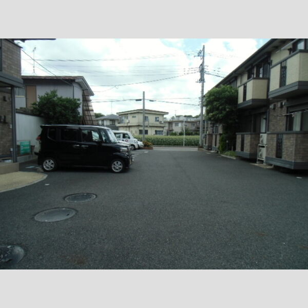 カトルセゾン　A102号室 駐車場