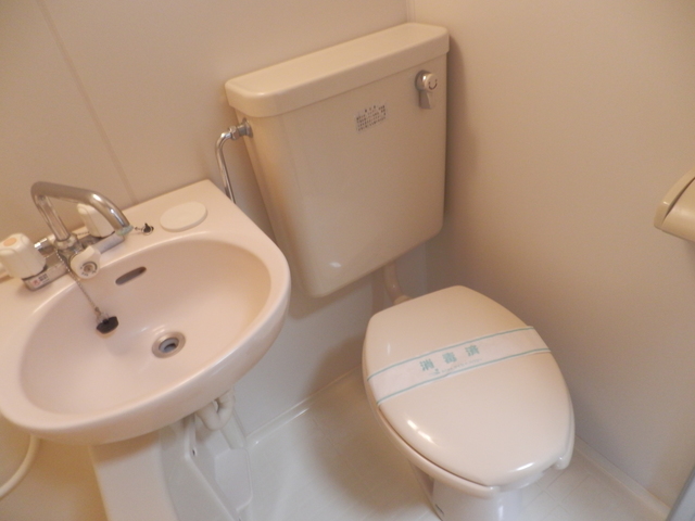 アーバンスクエア江原町Ａ棟0202号室 トイレ