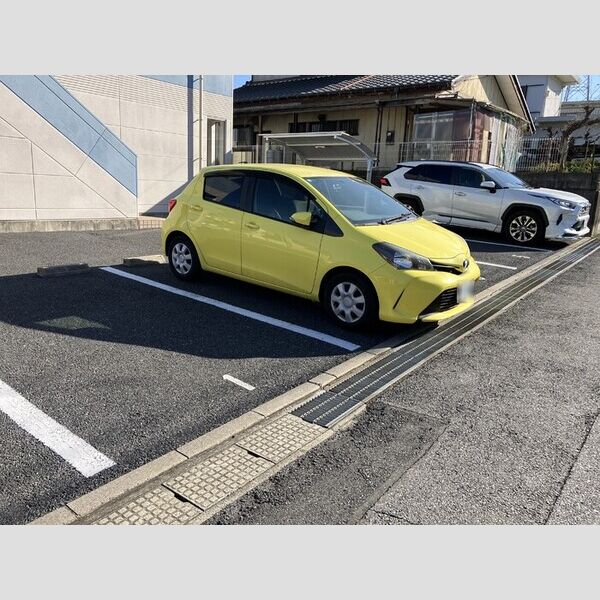 ファインパレスSuwaⅠ 駐車場