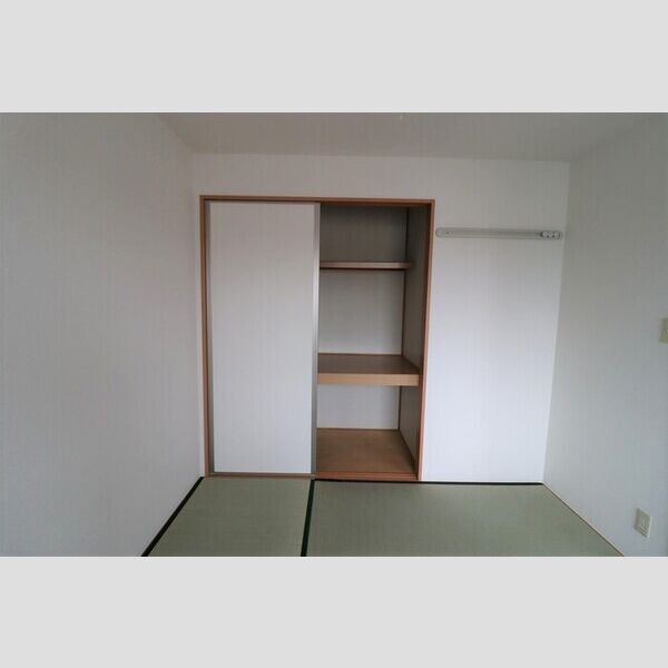 ヴェルドミール　弐番館 和室　押し入れ