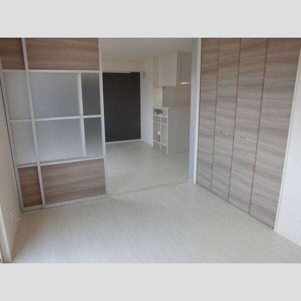 サクラハイツ202号室 ♪洋室からLDKを撮影♪