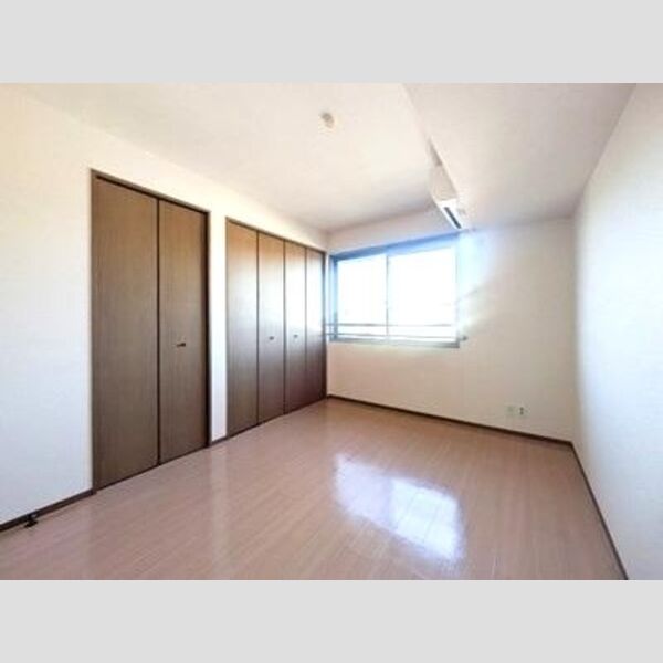 ロイヤルハウス　A302号室 洋室