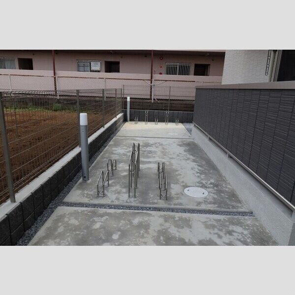 プランドールC 駐輪場