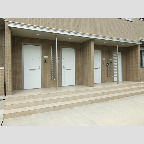 ハイネスCDFE　F201号室 エントランス