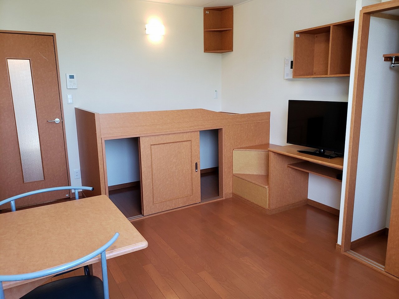 レオパレスグランディア 収納付きベッド