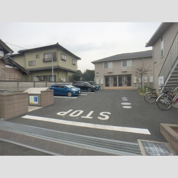 ストラール　B 駐車場