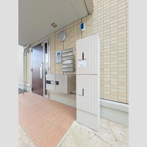 グランドュール302号室 宅配BOX