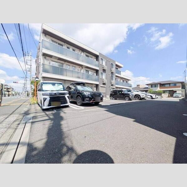 Laffinage105号室 駐車場