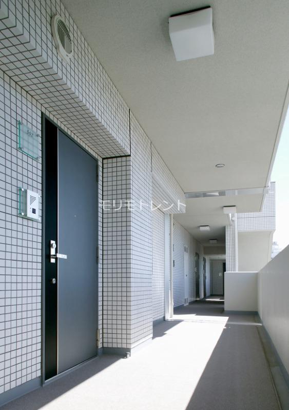 カスタリア菊川3階 共用廊下
