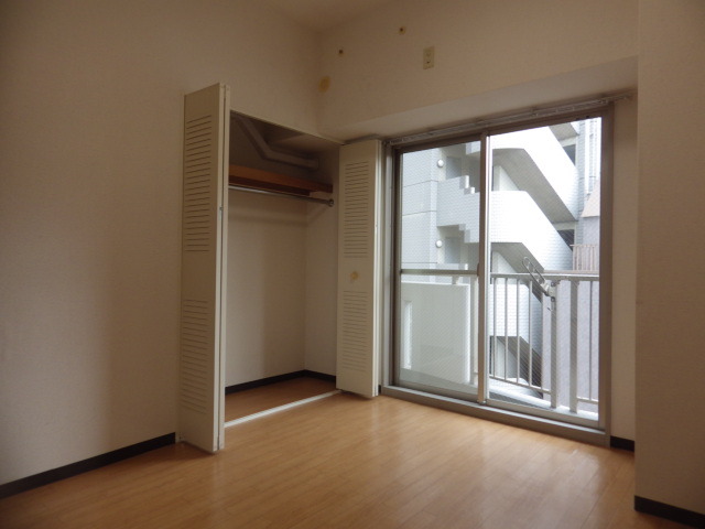 ベルドミール高幡0501号室 リビング