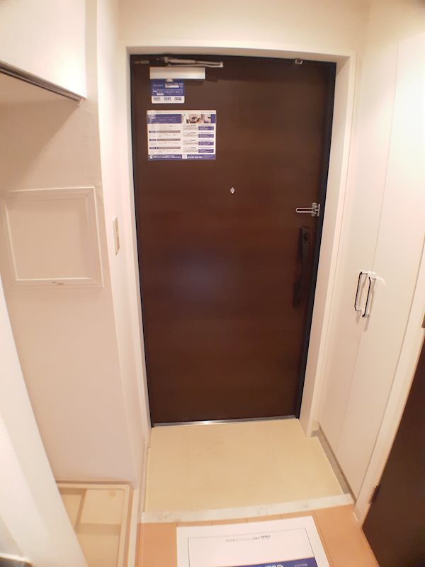 レジディア市谷薬王寺5階 玄関