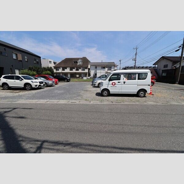 パレススリーゼ1A号室 駐車場