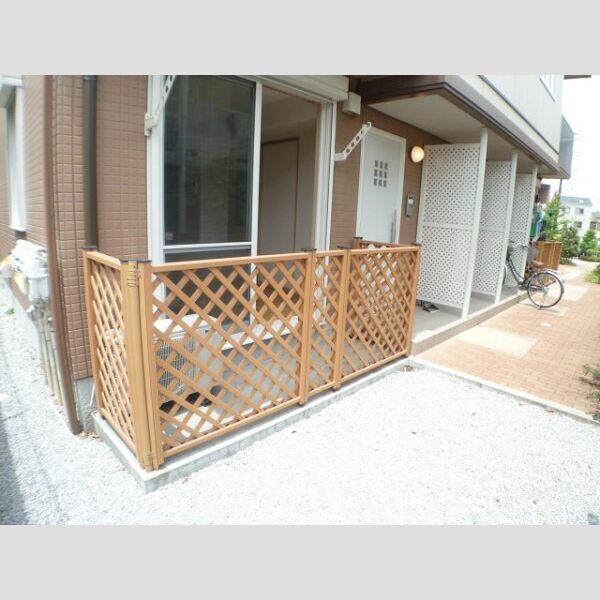 la bourg des cours E棟101号室 バルコニーも日差しサンサン♪