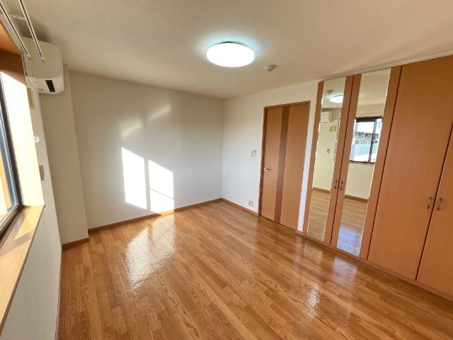 ガーデンヒルズNAKAYAMA参番館 洋室