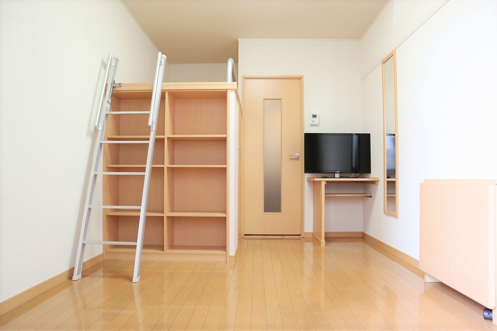 レオパレスアプロス 玄関