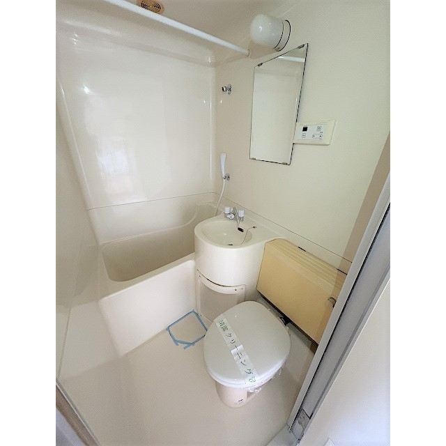 ウモーレ（UMOORE）0101号室 トイレ