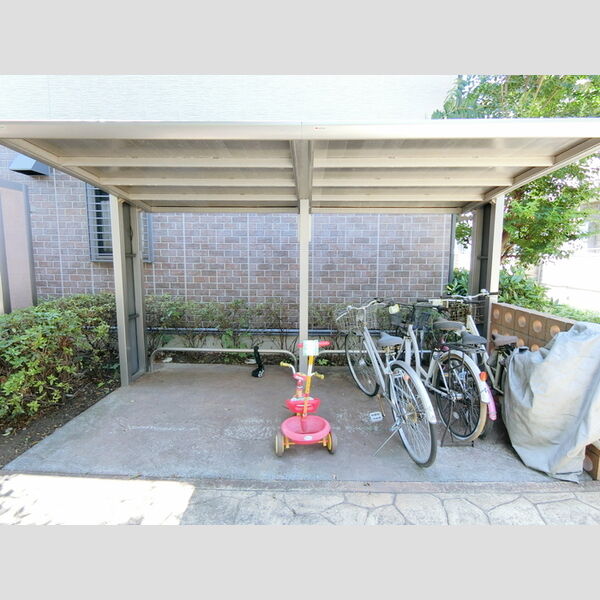 スワロウテイルF201号室 駐輪場