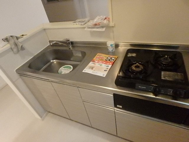 Damansara Waseda2階 システムキッチン（2口ガスコンロ）