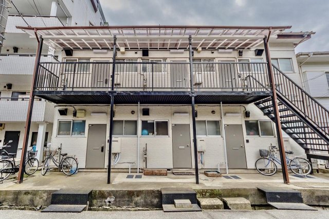 C-Gate エントランスです！外壁リフォーム済みで清潔感があります！