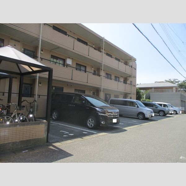 プレシオス 駐車場