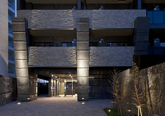 ガーラ・ヒルズ新宿 ゆとりのあるエントランスです