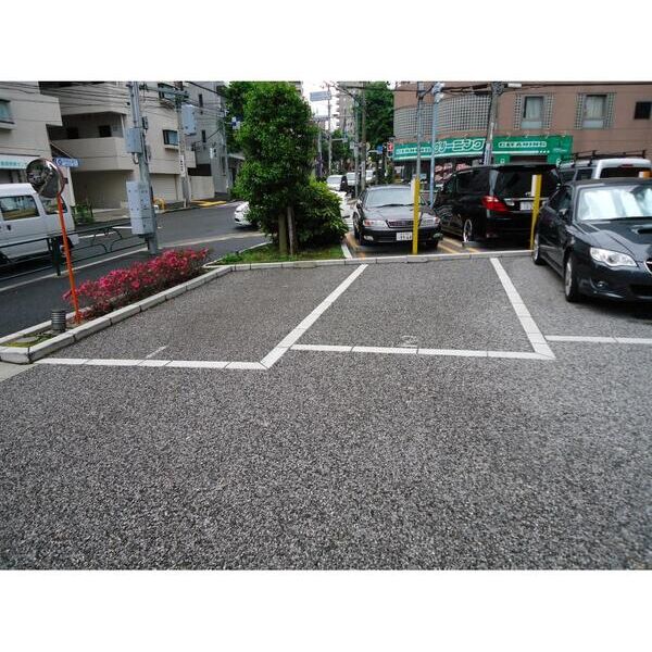 セルクル落合301号室 駐車場
