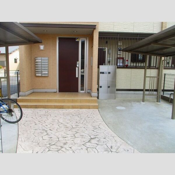 サウザンドサニー　EAST エントランス