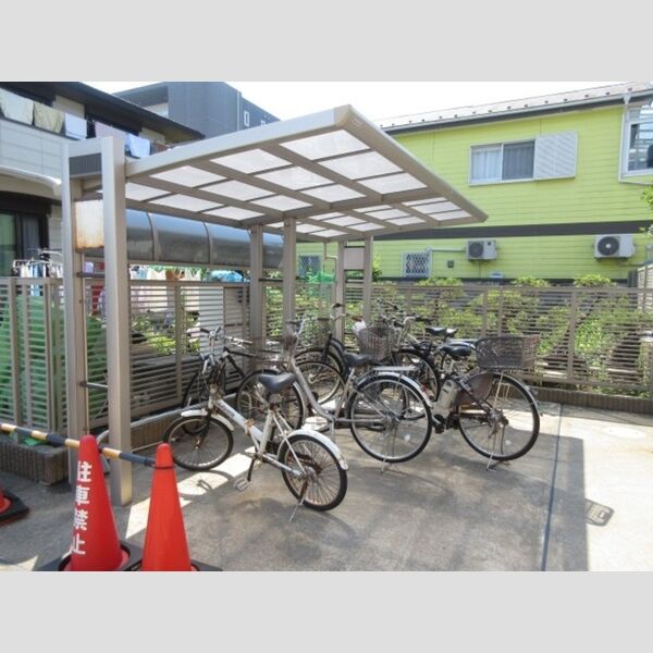 パークヒルズ 駐輪場には屋根があります