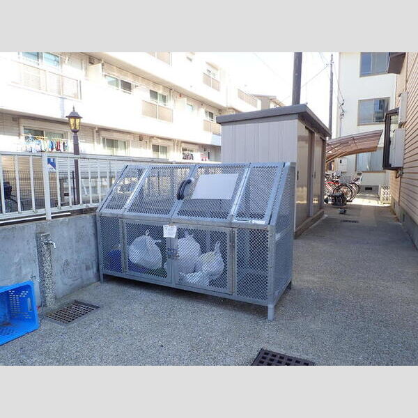 ビラ・ジュニペラス　C棟 敷地内ごみ置き場