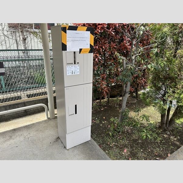 レジデンスフジミ203号室 宅配ボックス
