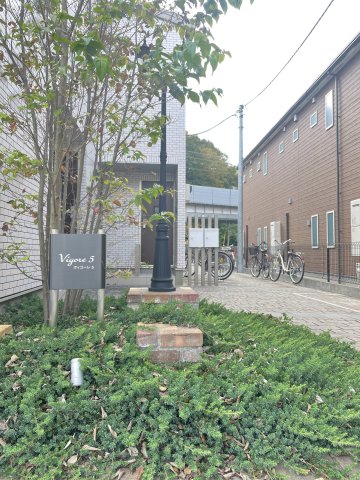 ヴィゴーレ５　Ａ棟0201号室 庭
