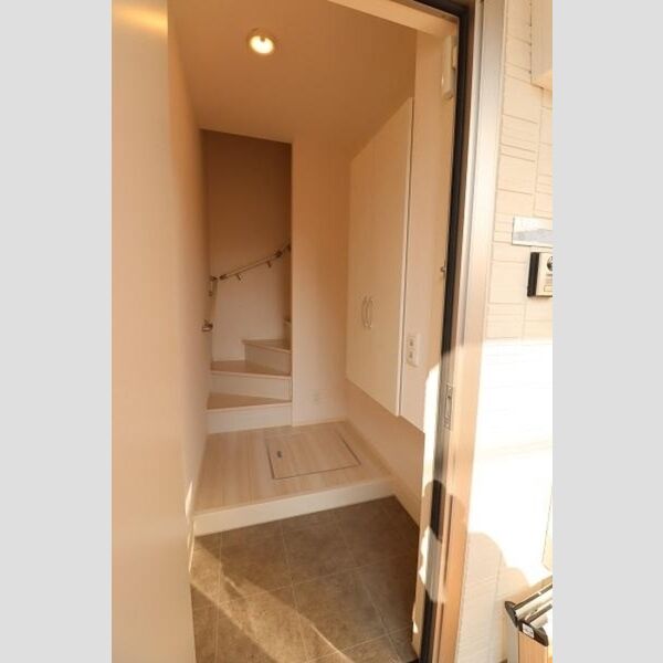 ファミール高野台 玄関にはシューズBOX