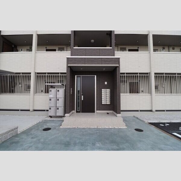 ボヌール305号室 エントランス　宅配ボックスあり