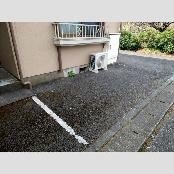 ハイツジュネス101号室 駐車場
