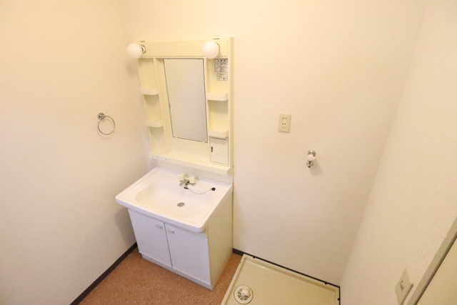 ルーチェ　三ッ藤1階 洗面所！