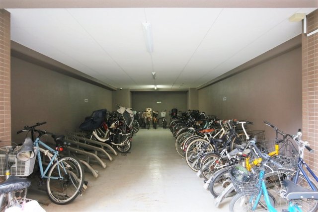 メゾンドール錦糸町ツイン3階 駐輪場