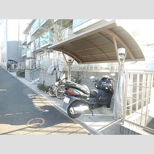 コンフォートスクエア303号室 駐輪場