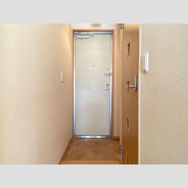 メゾン テラ 305号室　玄関