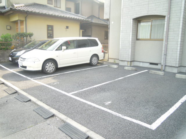 徳重コーポラス0102号室 駐車場