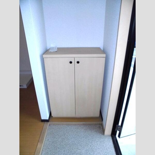 レピュート岡部　A 玄関シューズボックス