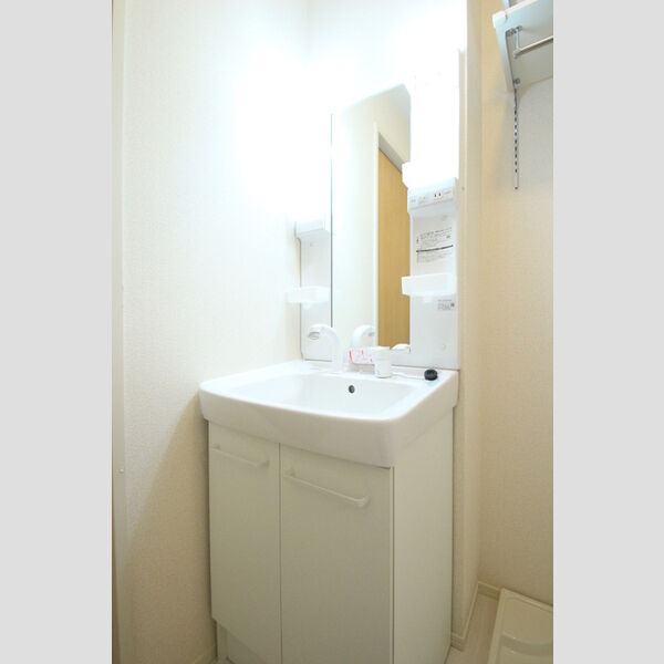 コルノリザイア 101号室　洗面台