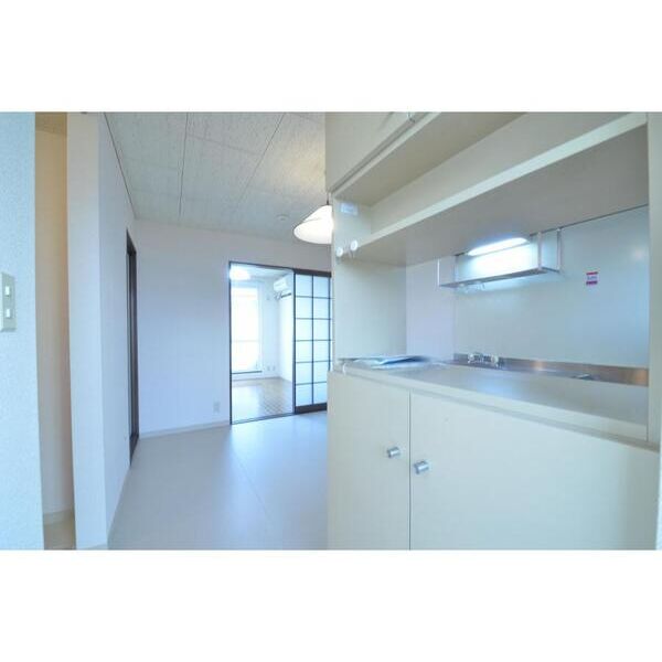 レプリントンハイツA棟103号室 玄関