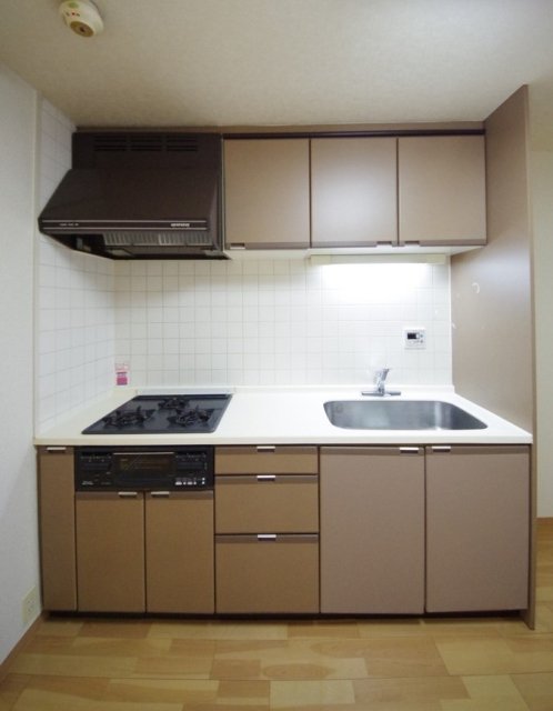 ベルハイム上石神井1階 システムキッチン(3口ガスコンロ・グリル付)